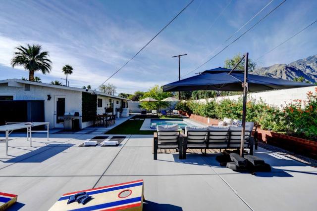 Desert Oasis, MCM, Pool & Mtn Views