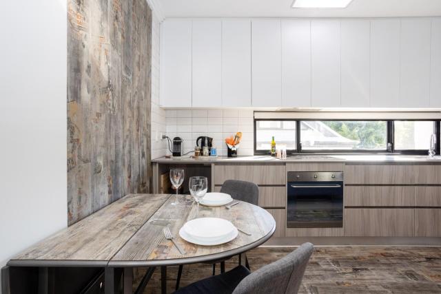 Subiaco City Stay - Close to CBD, Cafes & Hospital