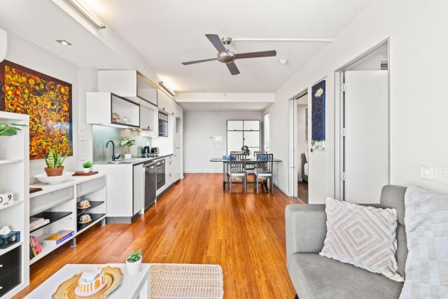 Adelaide East End Escape, 2BR, Balcony and Parking