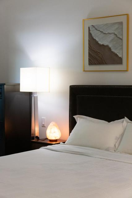Spacious Modern 3BR Condo at UBC Quiet & Convenient