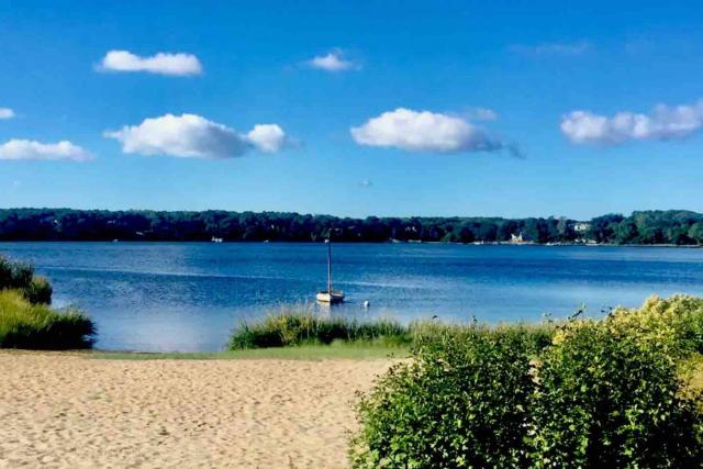 Dennis Beach House - Walk to Beach - Pet Friendly