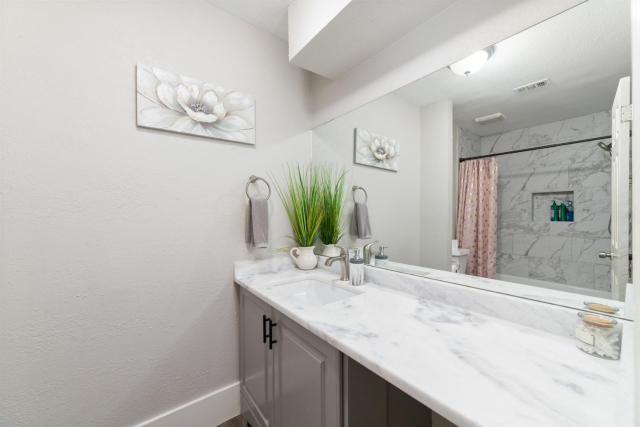 Cozy 4 Bed -4 Bath