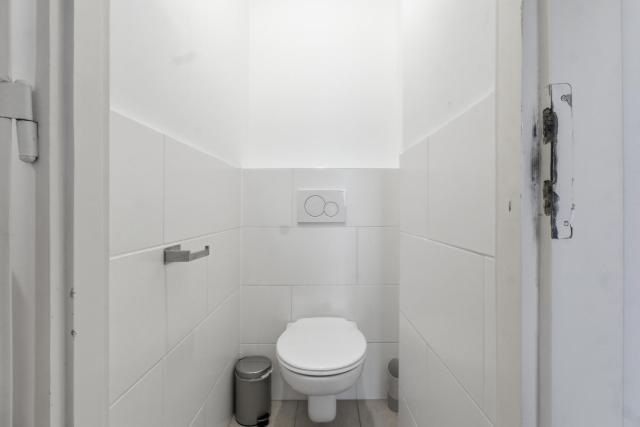 Bright - 3BR - Fast Wifi - At Bus and Tram Station