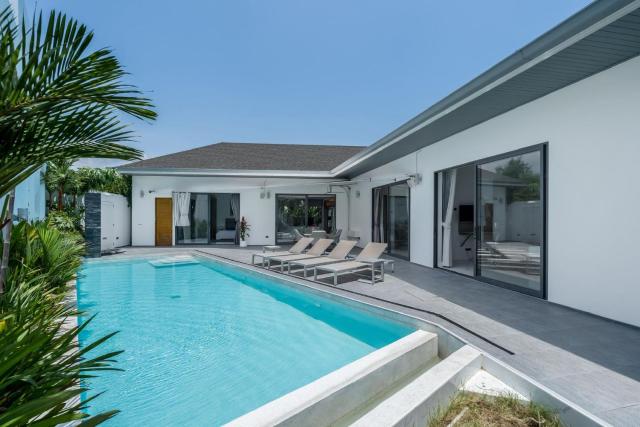 Spectacular 4BR Pool Villa @Nai Harn Beach