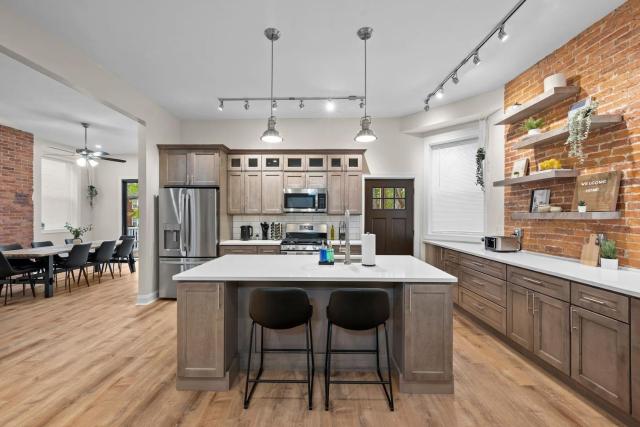 6BR Group Retreat w/ BBQ, Game Room, and Parking