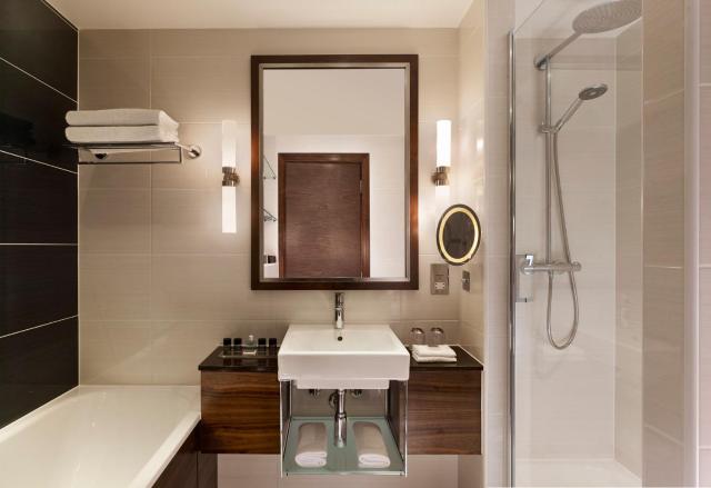 Crowne Plaza London - Gatwick Airport by IHG
