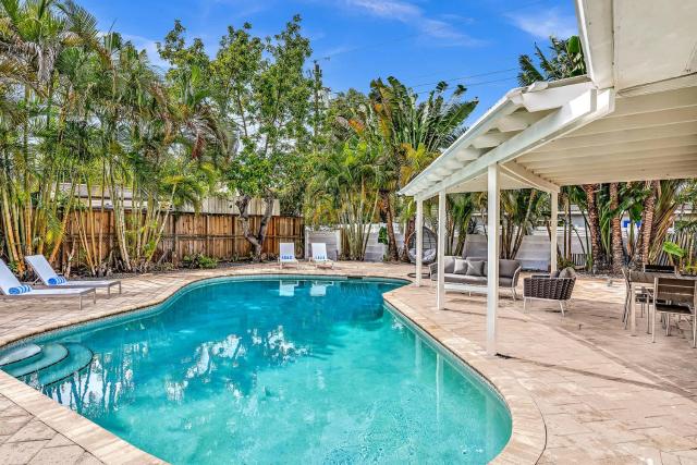 Hollywood Hills Oasis Pool 7BR Retreat