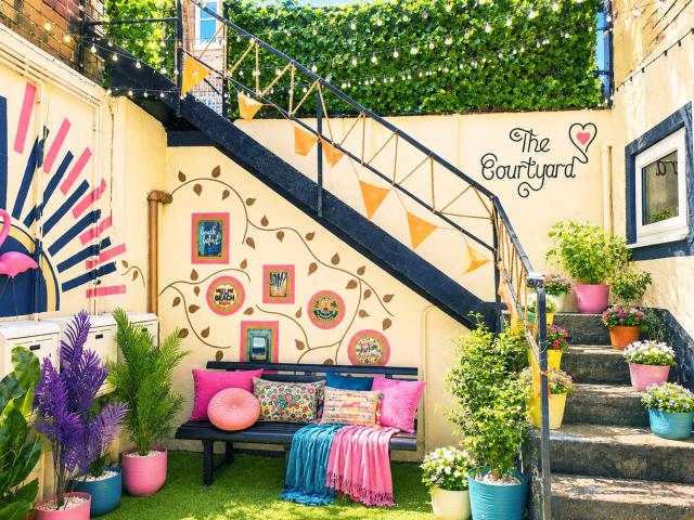THE COURTYARD by Roccos Retreats with FREE parking and own entrance