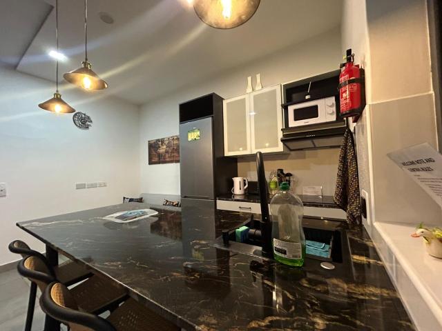 Cozy Bugibba Ground Floor Retreat, Prime Location Near the Sea & Square