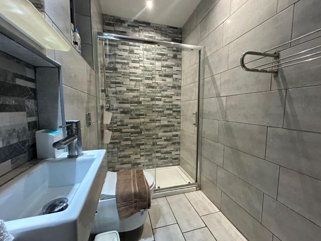 Cozy Bugibba Ground Floor Retreat, Prime Location Near the Sea & Square