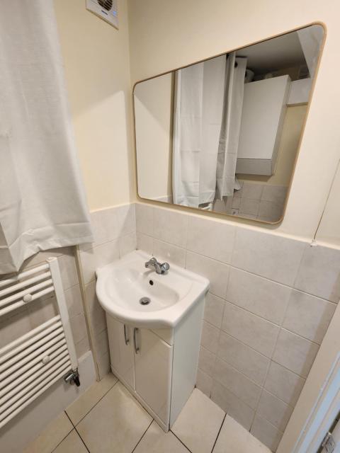 Luxury Apartment Central & Opposite Train Station