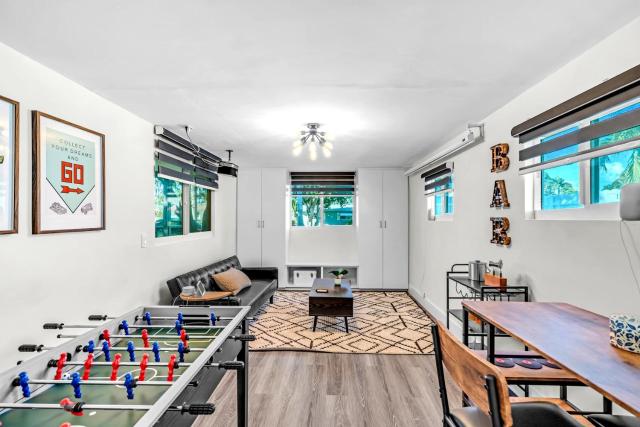 Sunny House With Pool - Spacious