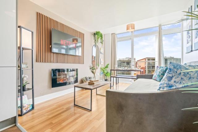 1 bed 1 bath stay with Wifi FREE Parking