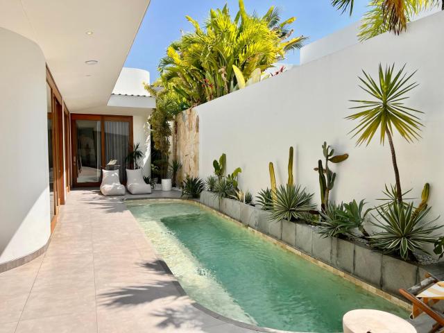 Contemporary 3 BDR Berawa Pool Villa 4 minutes to Finns