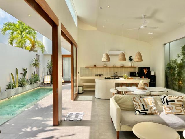 Contemporary 3 BDR Berawa Pool Villa 4 minutes to Finns