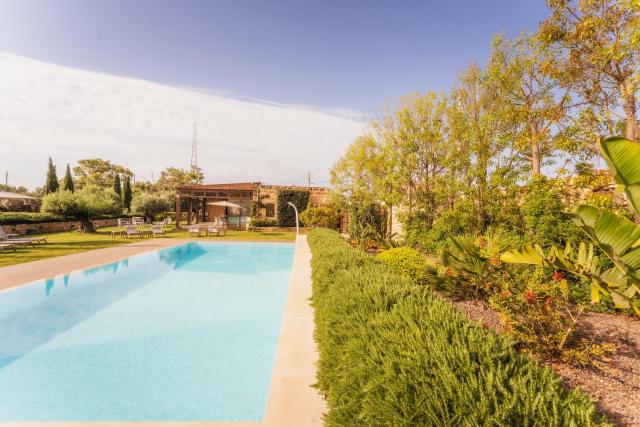 New to the market - 4BR Farmhouse with Pool by SF Homes