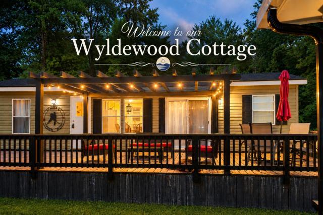 2 BR Cottage with Lake View at Sherkston Resort, Sleep 6