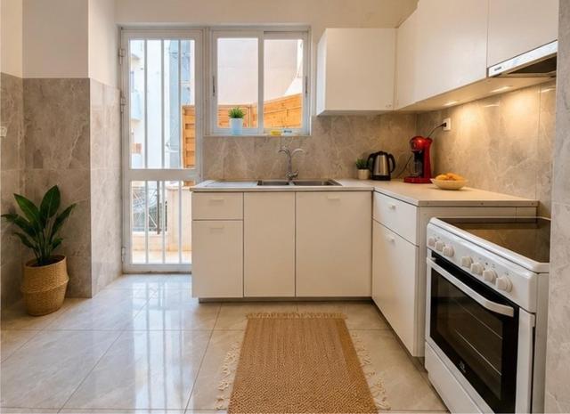 2 bedrooms, 300 meters from Dafni metro
