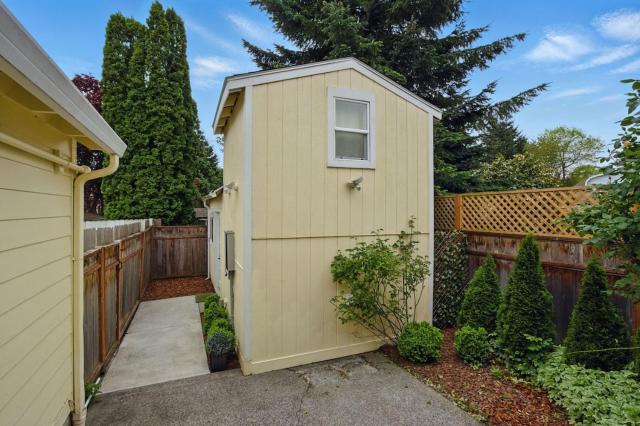Vancouver Retreat Tiny House 9