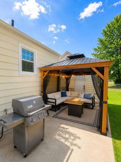 Spacious Home with Fire Pit & Game Room Near Yale