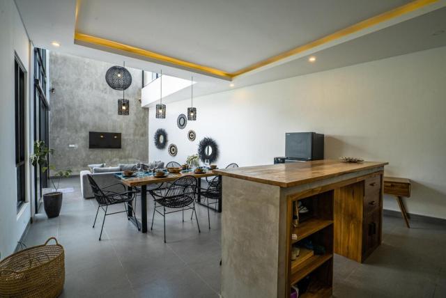 Night Light 3BR Pool Villa With Rooftop By Bali Bliss Properties