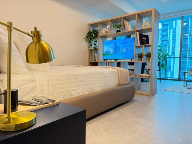 Luxury Studio Suite Rooftop Pool Prime Location