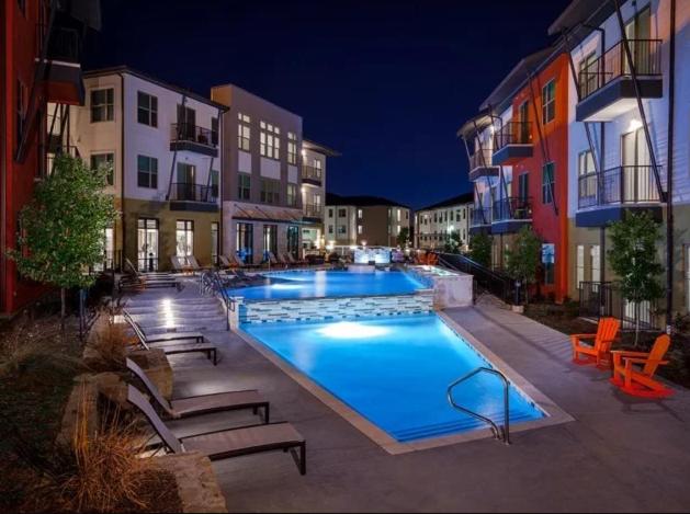 Stylish 2 Bed, 2 Bath Near Dining & Entertainment