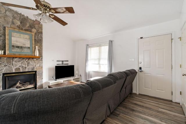 Peaceful 3 BR Ranch King Bed Fireplace