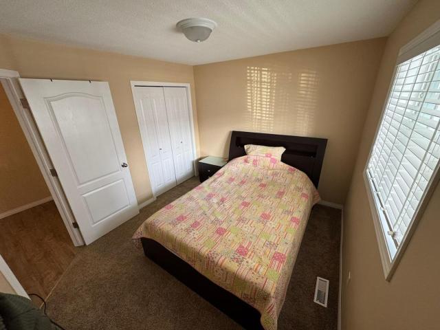 Cozy 2-Bedroom Suite Near Sylvan Lake