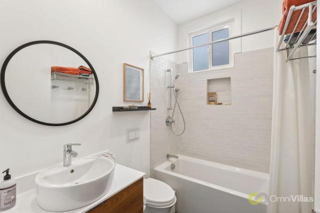 Gorgeous Classic Victorian 2BR Modern Mission