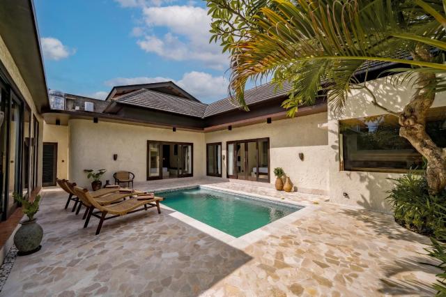 Villa Frika Canggu - 3BR Villa with Private Pool & Sauna