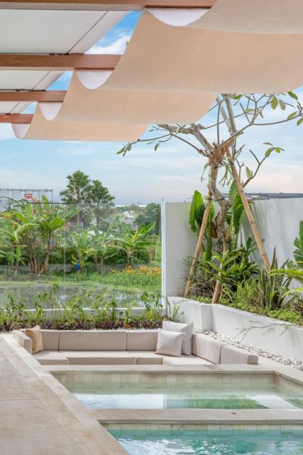 Luxury 2BR Villa Earl Pool Jacuzzi Lounge Canggu