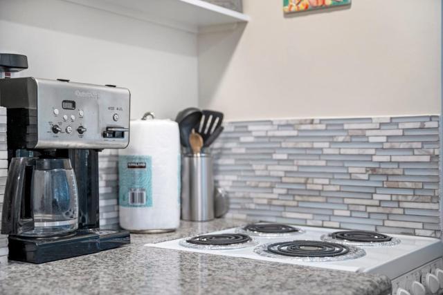 Stylish 1BR Apartment with AC Full Kitchen & WD - Just Steps to the Beach