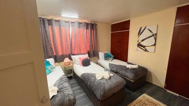 Holiday Contractor House-4 Bedrooms Near Airport