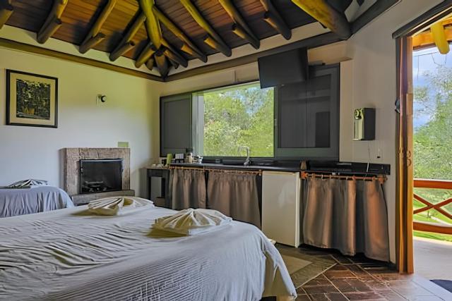 Chalé na serra, com lareira, sauna e piscina