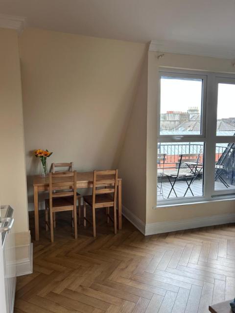Stylish Temple Bar Penthouse 3-Bed with Balcony