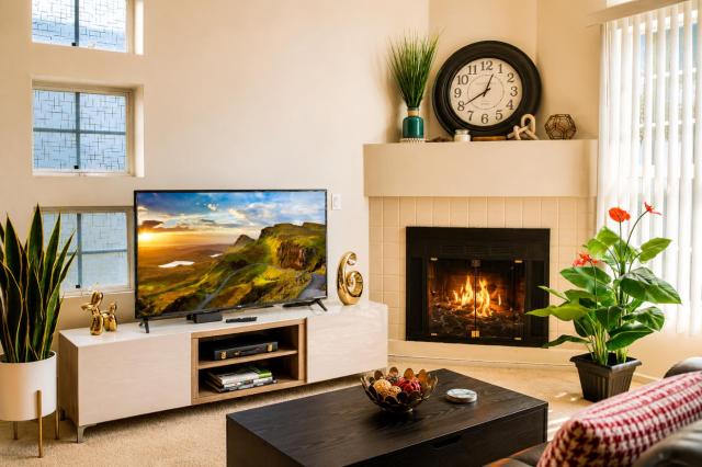 Chic Urban Oasis, Sleek Design, Designer Amenities and Private Patio Retreat