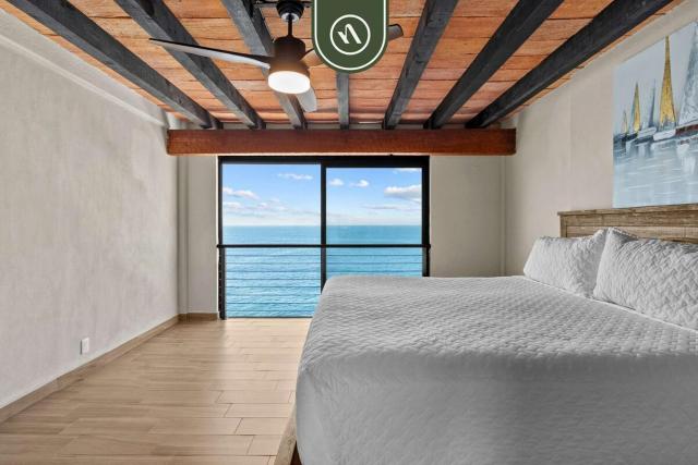 Oceanfront 2 BR Condo with Spectacular View - Pool