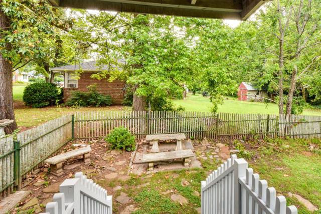 Walkable Location! Peaceful Toccoa Escape w/ Yard