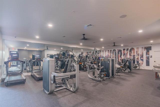 Sleek 2BR Workcation Suite near Kierland District