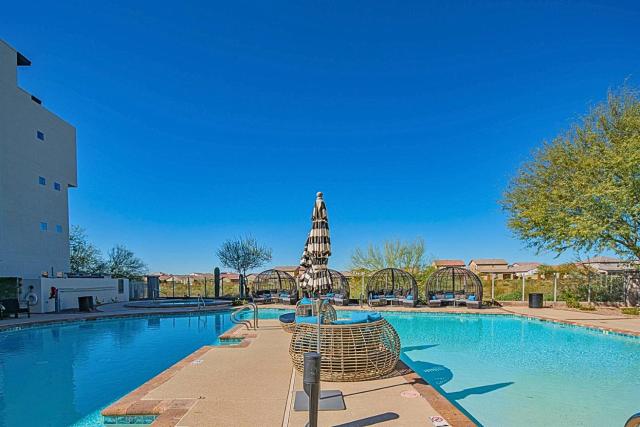 Near Mayo-Rooftop Deck-Heated Pool-Hot Tub-Parking