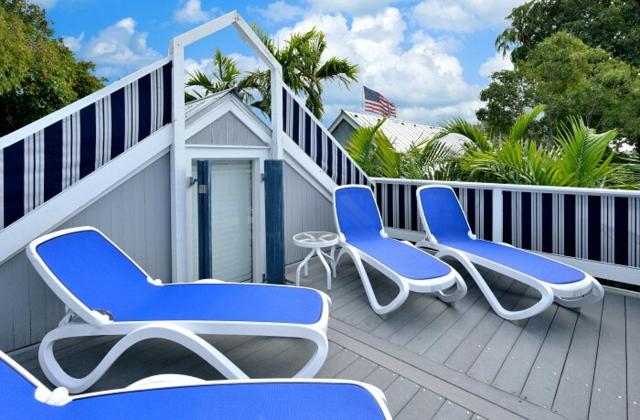 Lennon's Lodge Luxury Accommodations for up to 6 with Private Spa