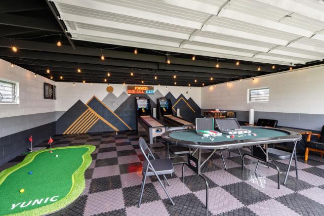 Cozy Ranch King Bed & Pet Friendly - Fenced Yard
