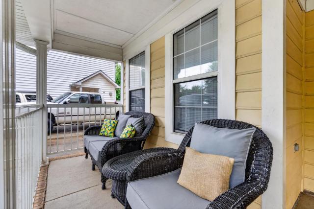 Charming 3BR Home Sleeps 6 Near Uptown & UNCC