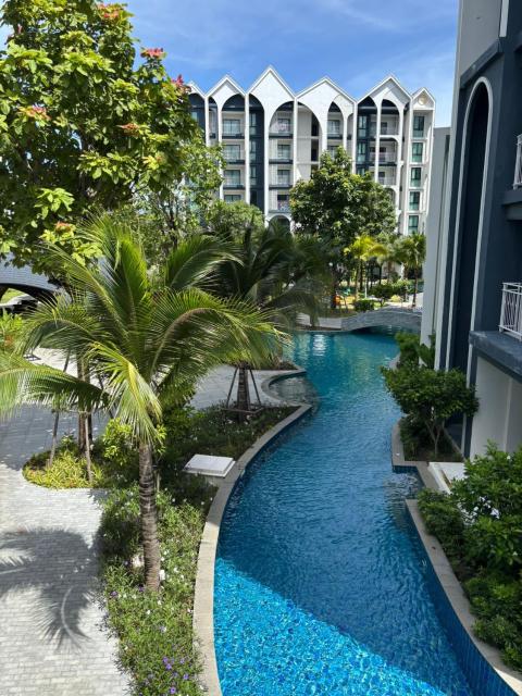 Title Halo 2-Bedroom Pool Access Suite by TVC MA109