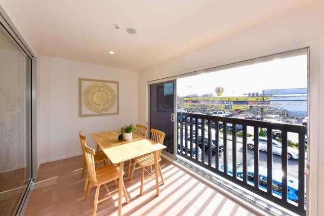 Elegant One Bedroom Retreat with Shared Sauna