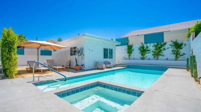 Guest House in Cathedral City Cove