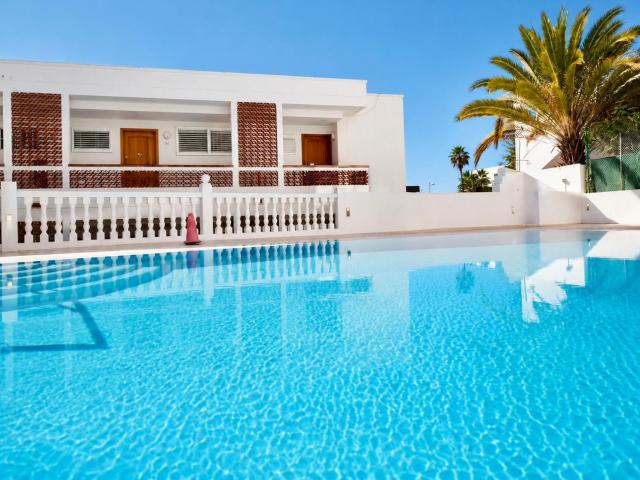 2 Bedroom Apartment Beach & Pool