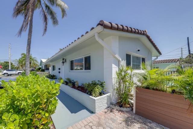 1 Mi to Pompano Beach! Couple’s Retreat w/ Pool
