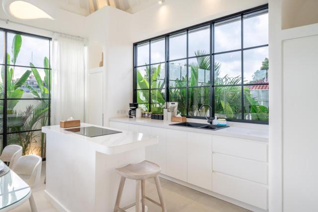 White Shell - Bright Pool Retreat near Melasti Beach